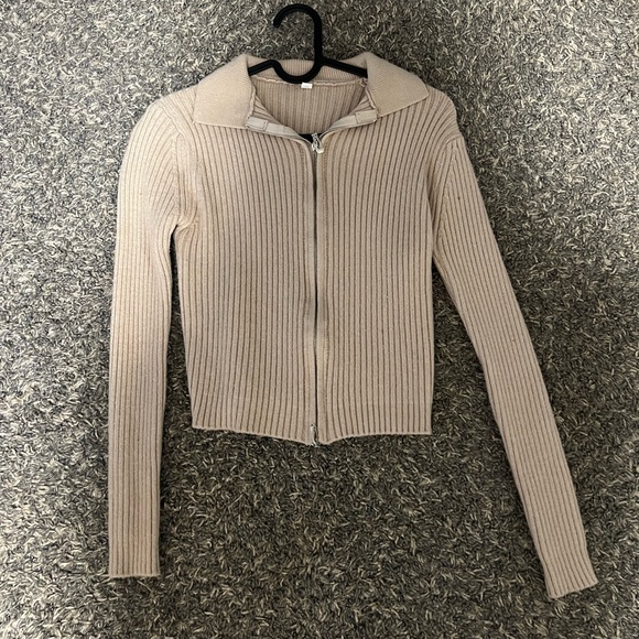 Sweater - Picture 1 of 2